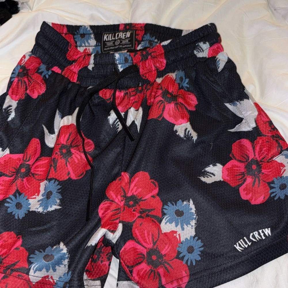 Floral Kill Crew shorts
Size: XS